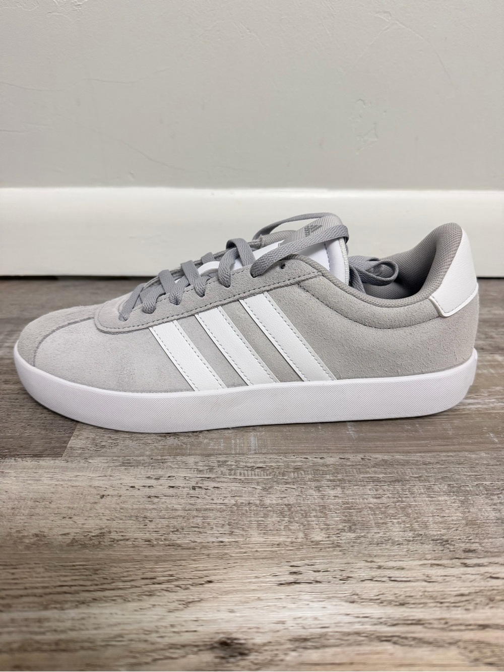 Adidas Women’s VL Court 3.0 Sneakers, size 9.5 shoes NEW w/o box